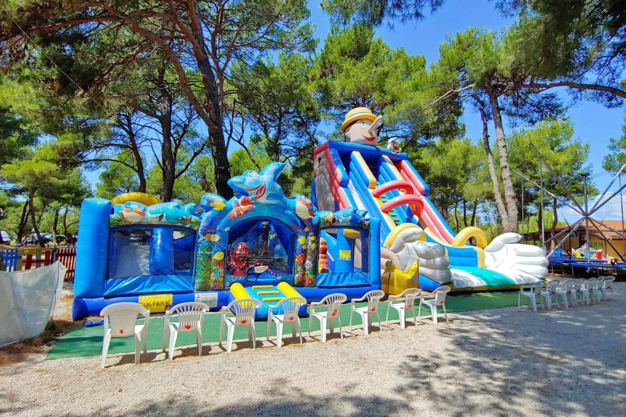 פאז'אנה Happy Camp Mobile Homes In Centro Vacanze Bi Village מראה חיצוני תמונה