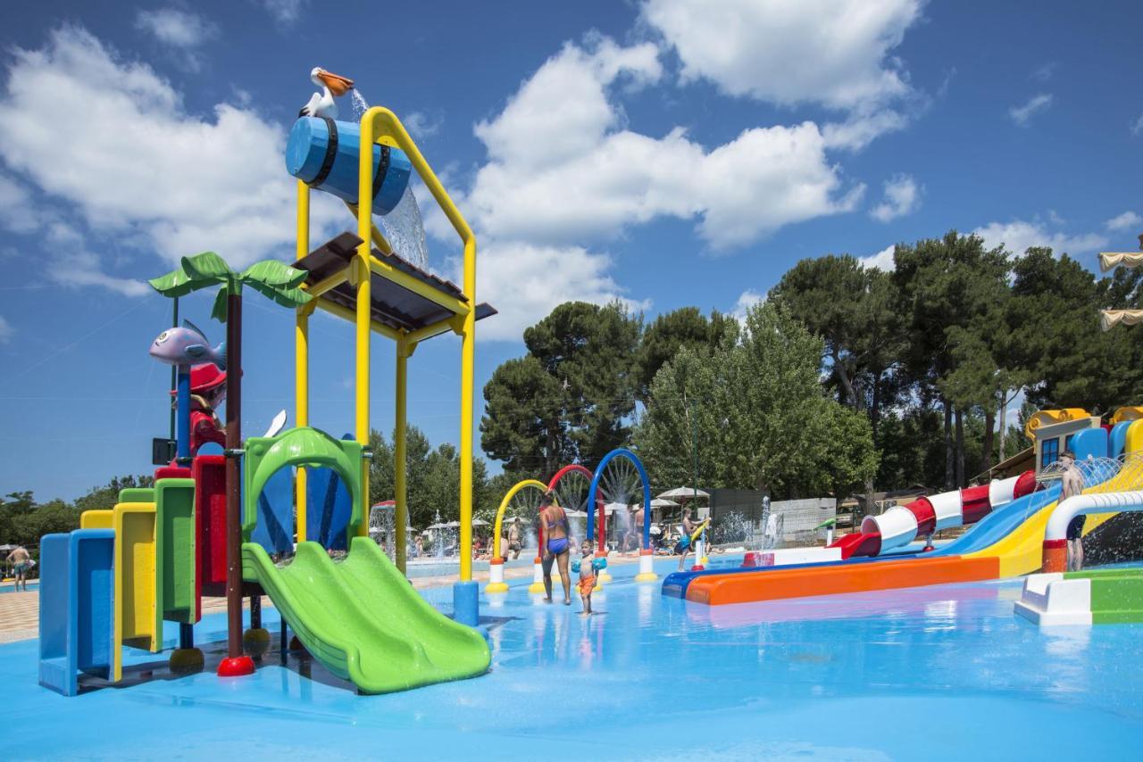 פאז'אנה Happy Camp Mobile Homes In Centro Vacanze Bi Village מראה חיצוני תמונה